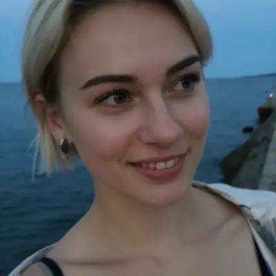 Блондинка Юля